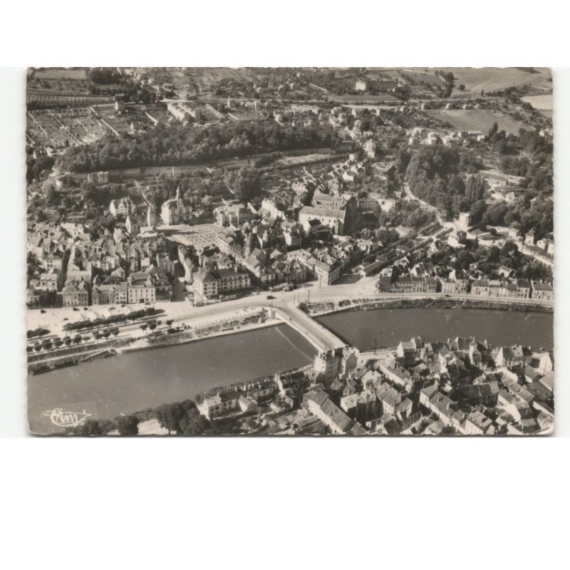 CHATEAU-THIERRY: au pied de son vieux château vue aérienne 10x15 - très bon état