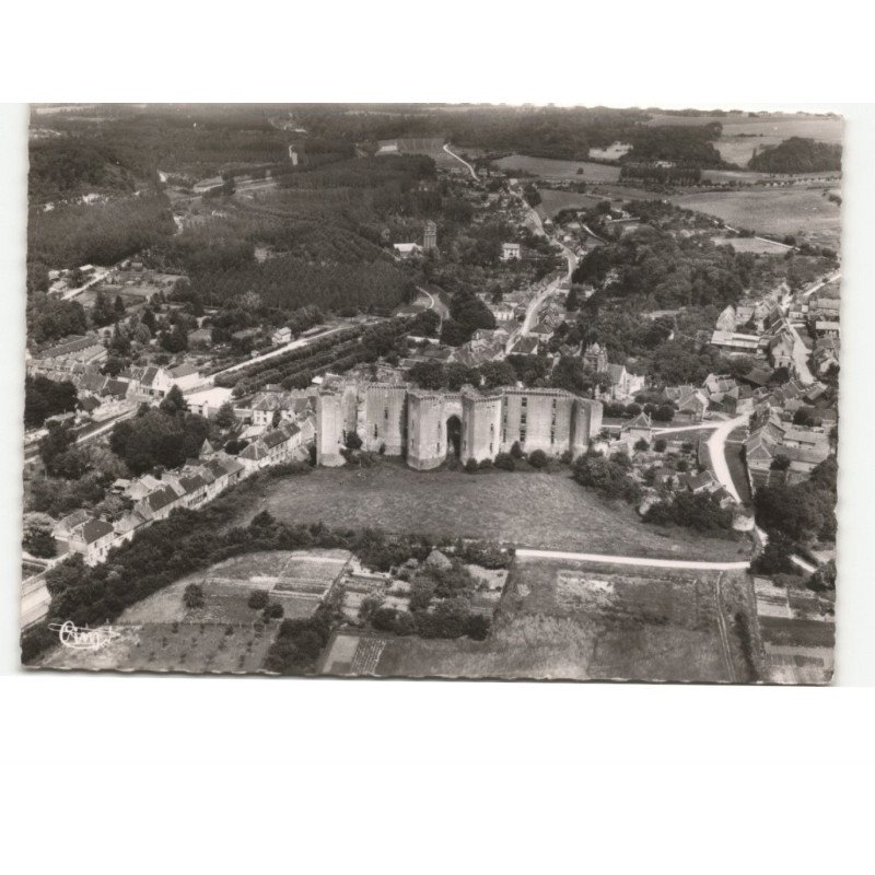 LA FERTE-MILON: l'entrée du vieux château vue aérienne 10x15 - très bon état