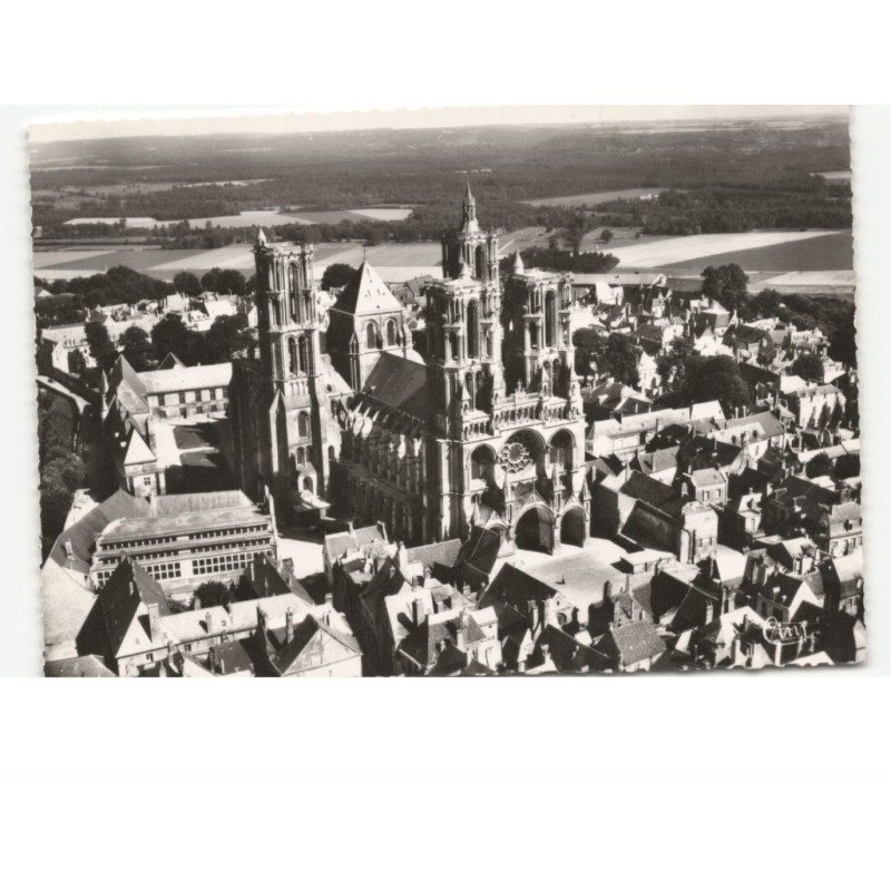 LAON: la cathédrale vue aérienne 10x15 - très bon état