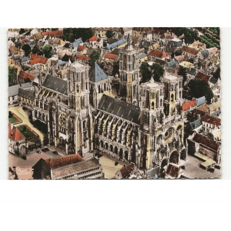 LAON: la cathédrale vue aérienne 10x15 - très bon état