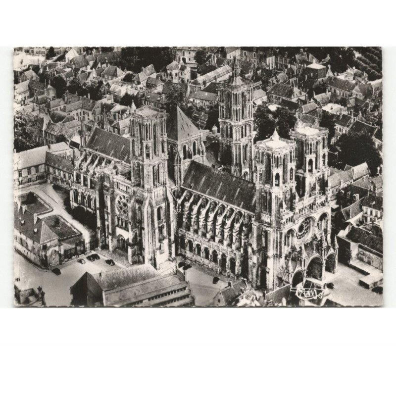 LAON: la cathédrale vue aérienne 10x15 - très bon état