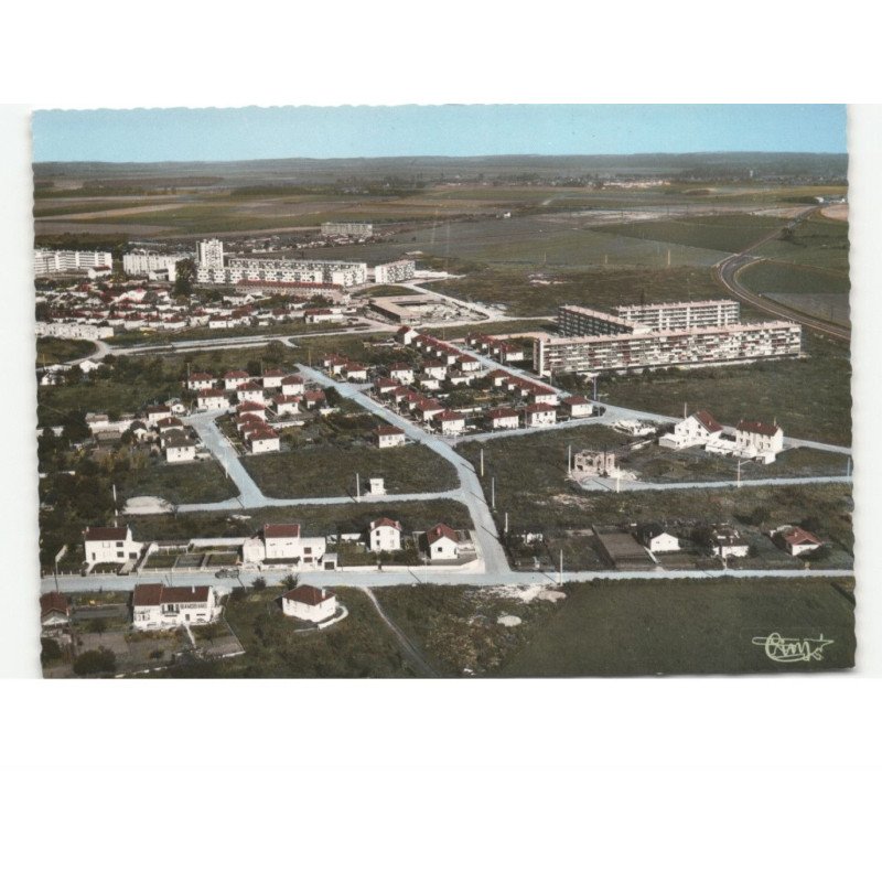 LAON: les H.L.M. et cités vue aérienne 10x15 - très bon état