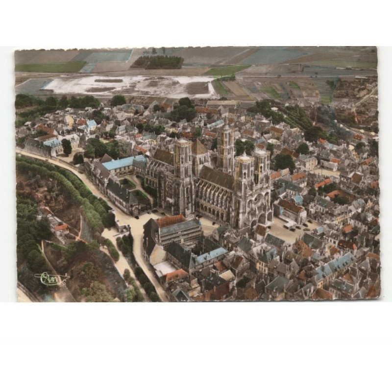 LAON: la cathédrale vue aérienne 10x15 - très bon état
