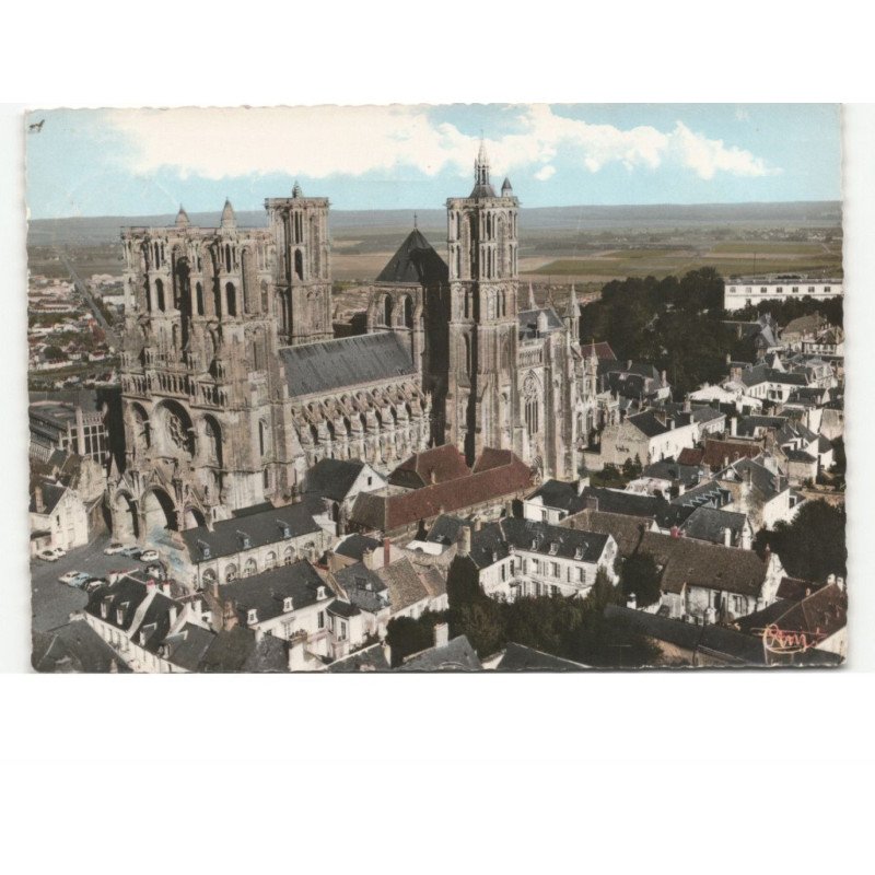 LAON: la cathédrale vue aérienne 10x15 - très bon état