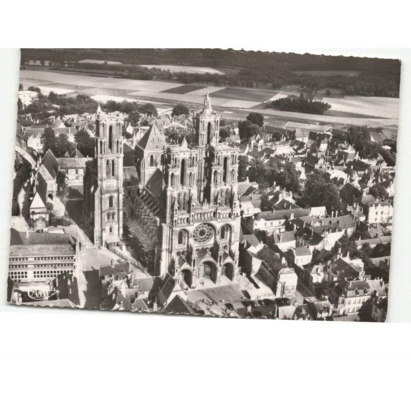 LAON: la cathédrale vue aérienne 10x15 - très bon état