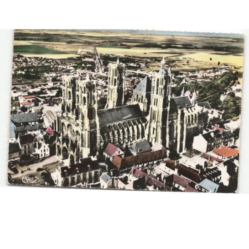 LAON: la cathédrale vue aérienne 10x15 - très bon état