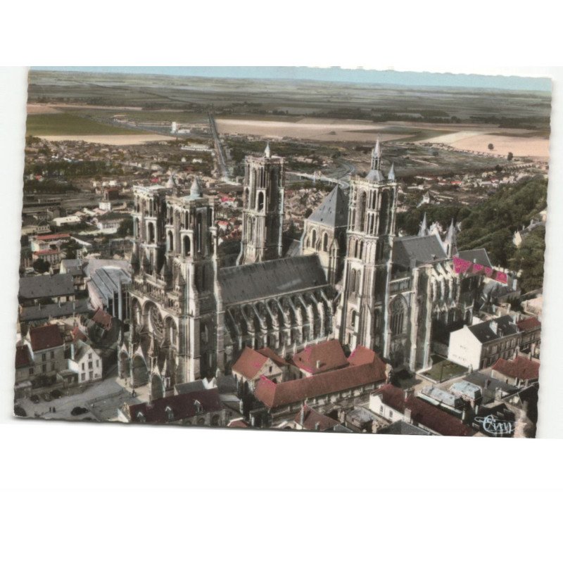 LAON: la cathédrale vue aérienne 10x15 - très bon état