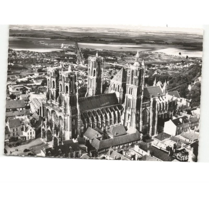 LAON: la cathédrale vue aérienne 10x15 - très bon état