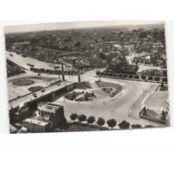 SAINT-QUENTIN: le pont et la place du monument vue aérienne 10x15 - très bon état