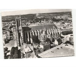 SOISSONS: la cathédrale vue aérienne 10x15 - très bon état