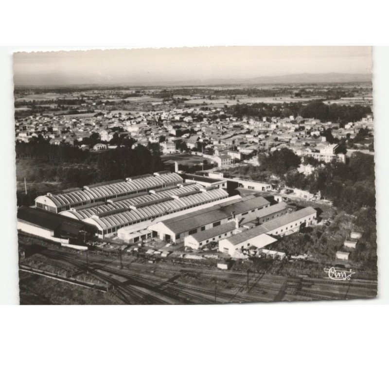 GERZAT: 1er plan les usines de la société métallurgique de gerzat vue aérienne 10x15 - très bon état