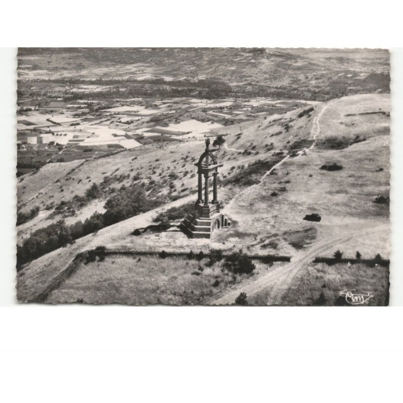 GERGOVIE: plateau de gergovie vue aérienne 10x15 - très bon état