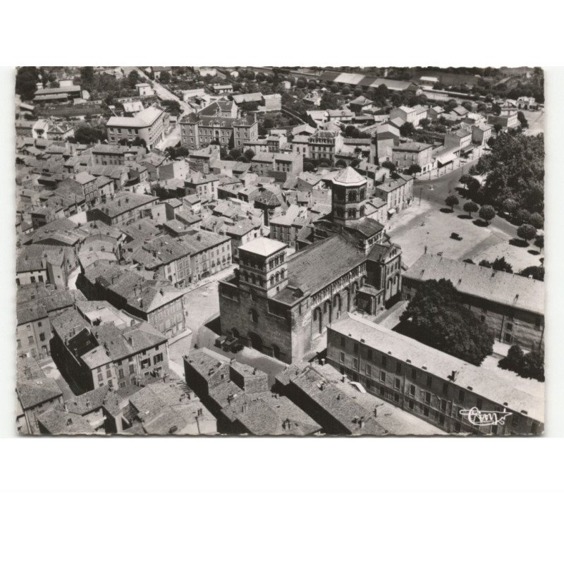ISSOIRE: l'église vue aérienne 10x15 - très bon état