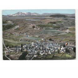 BESSE-en-CHANDESSE: vue générale et panorama sur la chaîne des dores vue aérienne 10x15 - très bon état