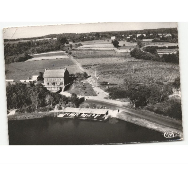 CHANCELAIRE: le chancelade-hôtel et la place vue aérienne 10x15 - état