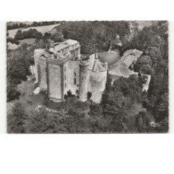 environs de CHATEL-GUYON: château de chazeron vue aérienne 10x15 - état