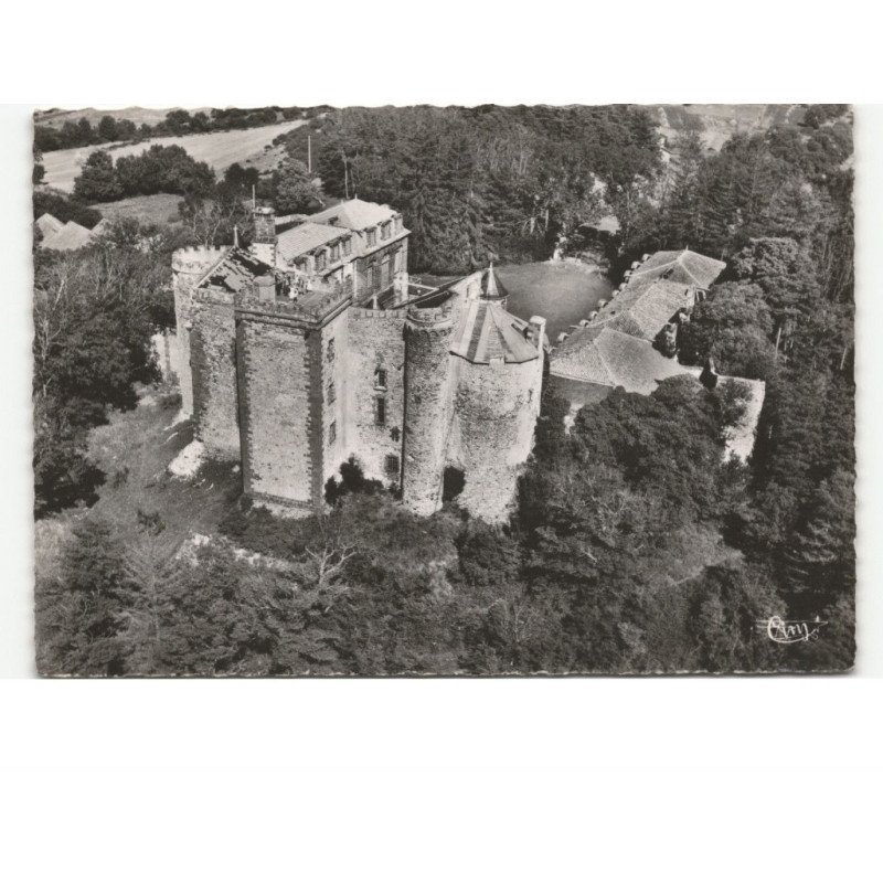 environs de CHATEL-GUYON: château de chazeron vue aérienne 10x15 - état