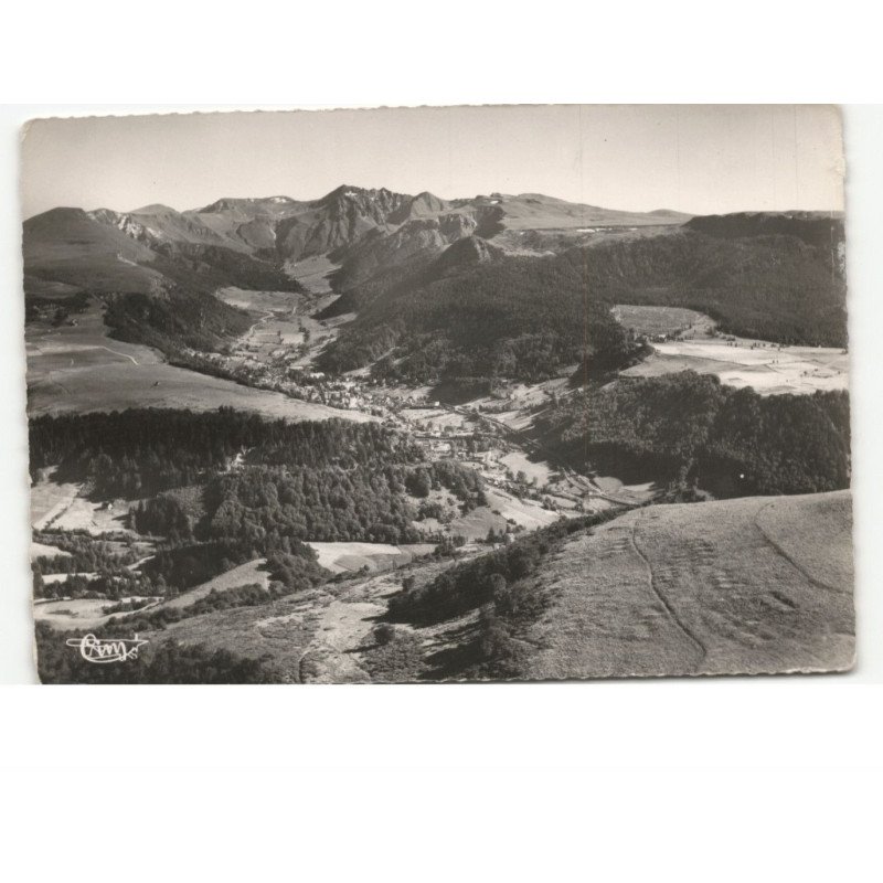 LE MONT-DORE: vue générale prise de la banne d'ordanche et le massif de sancy vue aérienne 10x15 - très bon état