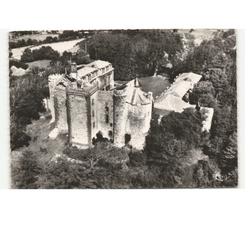 environs de CHATEL-GUYON: château de chazeron vue aérienne 10x15 - très bon état