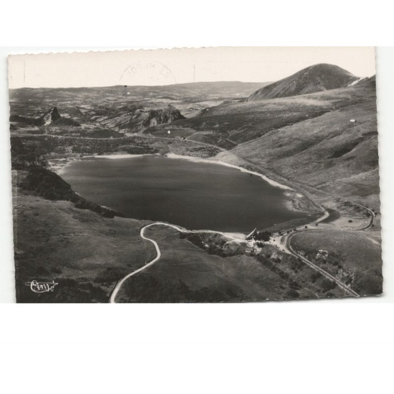 environs du MONT-DORE: lac de guéry et les roches tuillière et sanadaire vue aérienne 10x15 - très bon état