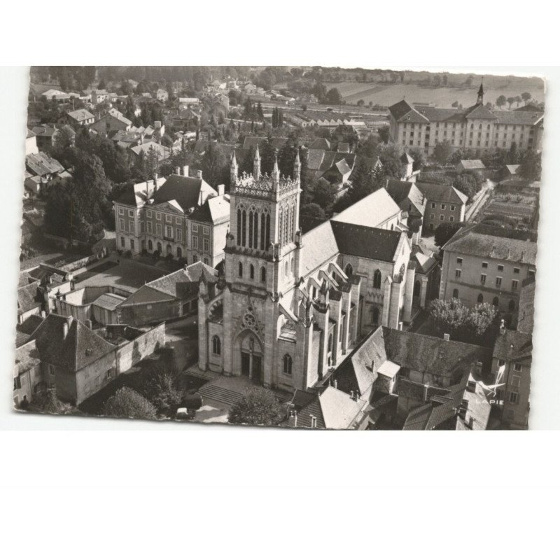 BELLEY: la cathédrale vue aérienne 10x15 - très bon état