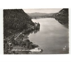 NANTUA: le lac, le monument départemental des déportés vue aérienne 10x15 - très bon état
