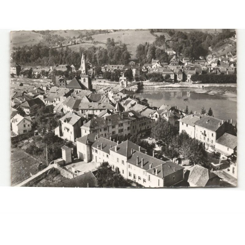 SEYSSEL: vue générale sur les deux seyssel en premier plan, la grande place vue aérienne 10x15 - très bon état
