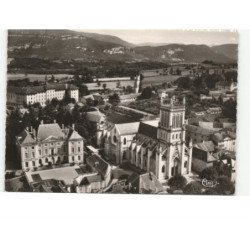 BELLEY: au premier plan, la cathédrale vue aérienne 10x15 - très bon état