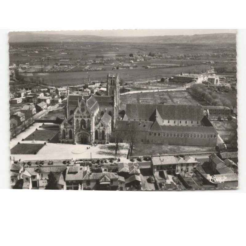 BOURG-en-BRESSE: l'église de brou vue aérienne 10x15 - très bon état