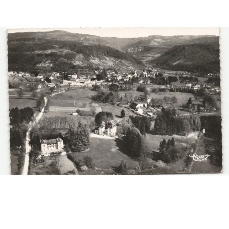 JUJURIEUX: vue générale, au 1er plan, le château des guérets vue aérienne 10x15 - très bon état