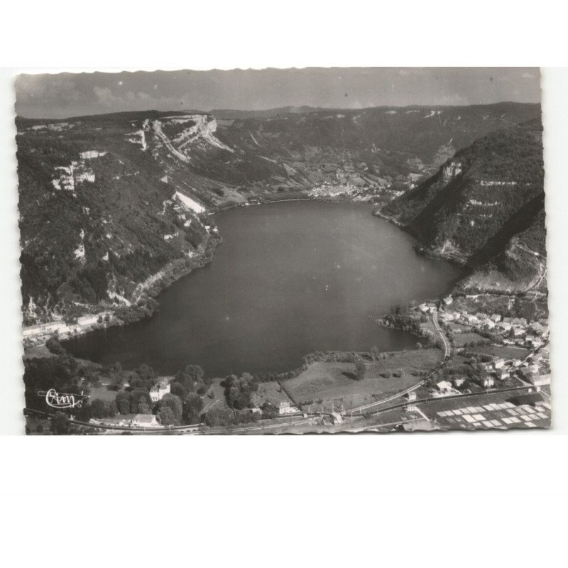 PORT ET LA CLUSE: le lac de nantua, au fond nantua vue aérienne 10x15 - état