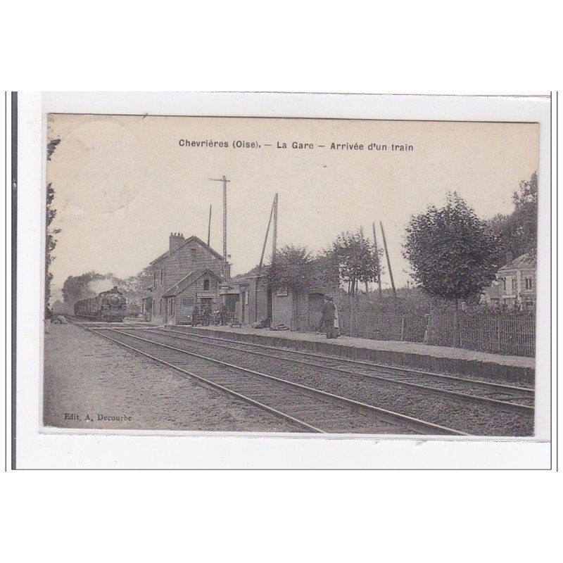CHEVRIERES : la gare, arrivée d'un train - tres bon etat