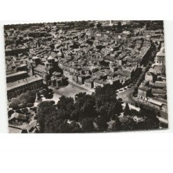 ISSOIRE: le square et l'église vue aérienne 10x15 - très bon état