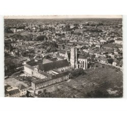 BOURG-en-BRESSE: au 1er plan, l'église de brou vue aérienne 10x15 - très bon état