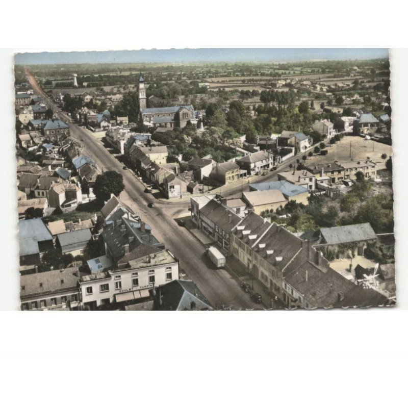 LA CAPELLE-en-THIERACHE: l'église, la grande place, la route paris-bruxelles vue aérienne 10x15 - état