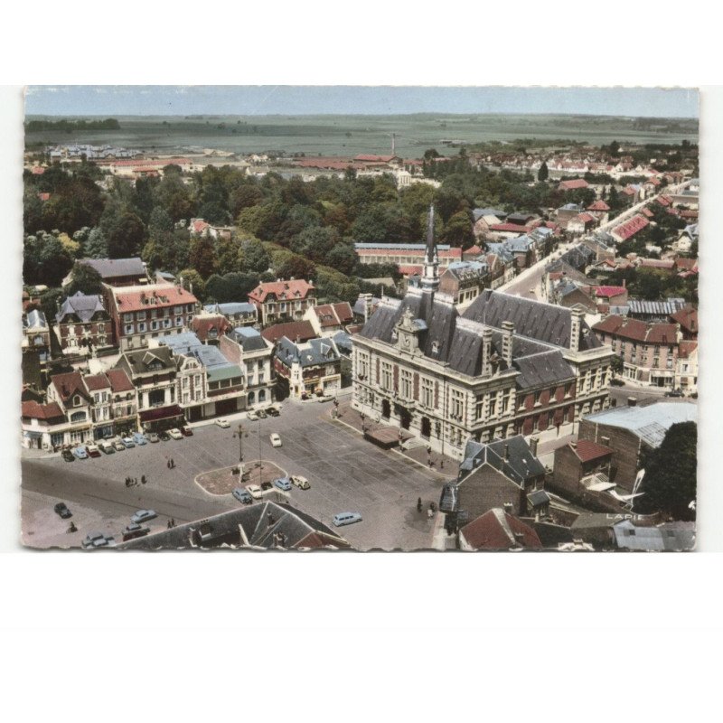 CHAUNY: place de l'hôtel-de-ville vue aérienne 10x15 - très bon état