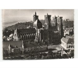 LAON: la cathédrale et le palais de justice (ancien palais episcolpal) vue aérienne 10x15 - très bon état