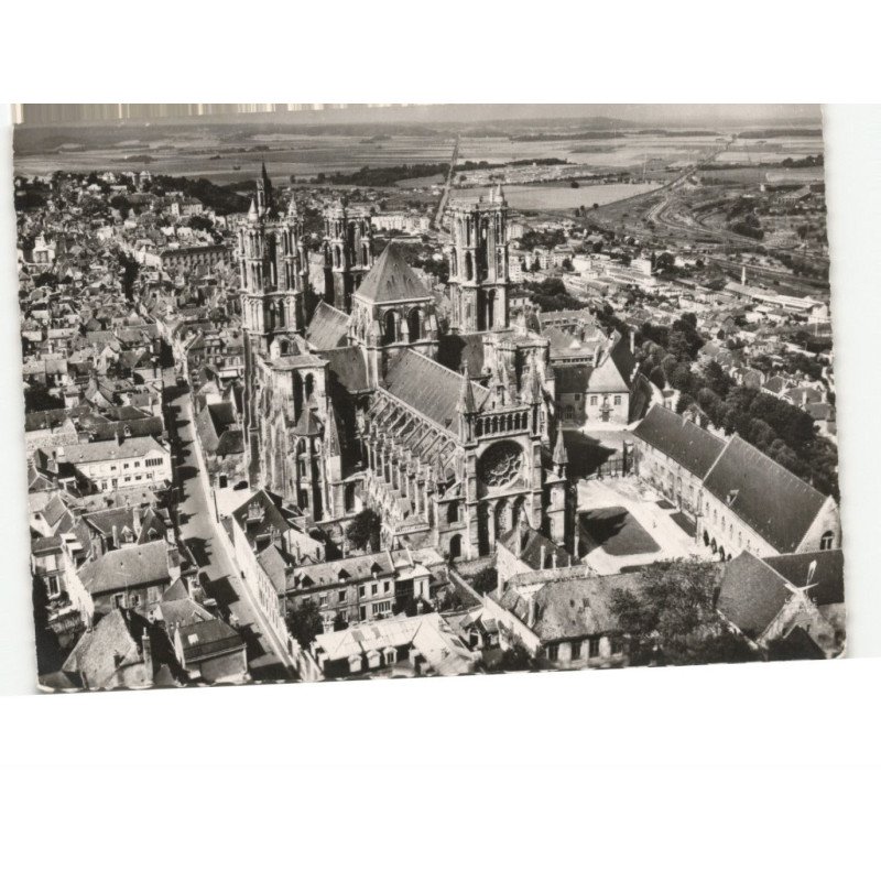LAON: la cathédrale vue aérienne 10x15 - très bon état