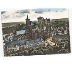 LAON: la cathédrale vue aérienne 10x15 - très bon état