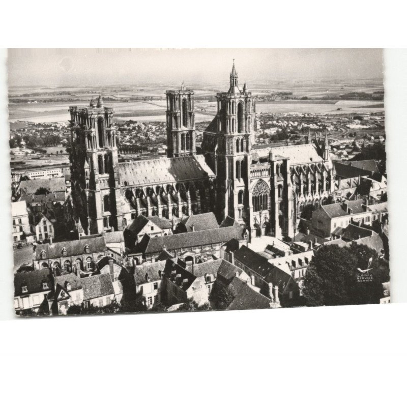 LAON: la cathédrale vue aérienne 10x15 - très bon état