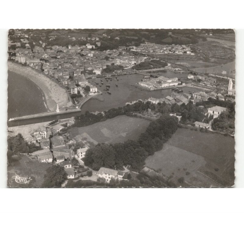 SAINT-JEAN-de-LUZ: la ville le port et la plage vue aérienne 10x15 - très bon état