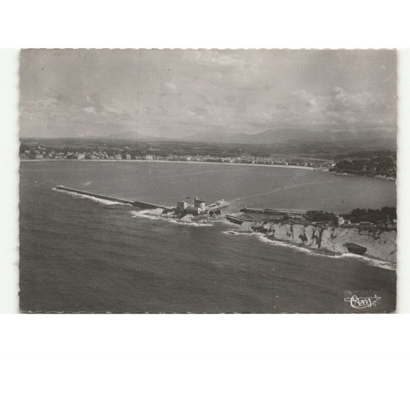 SAINT-JEAN-de-LUZ: entrée de la rade et le port vue aérienne 10x15 - très bon état