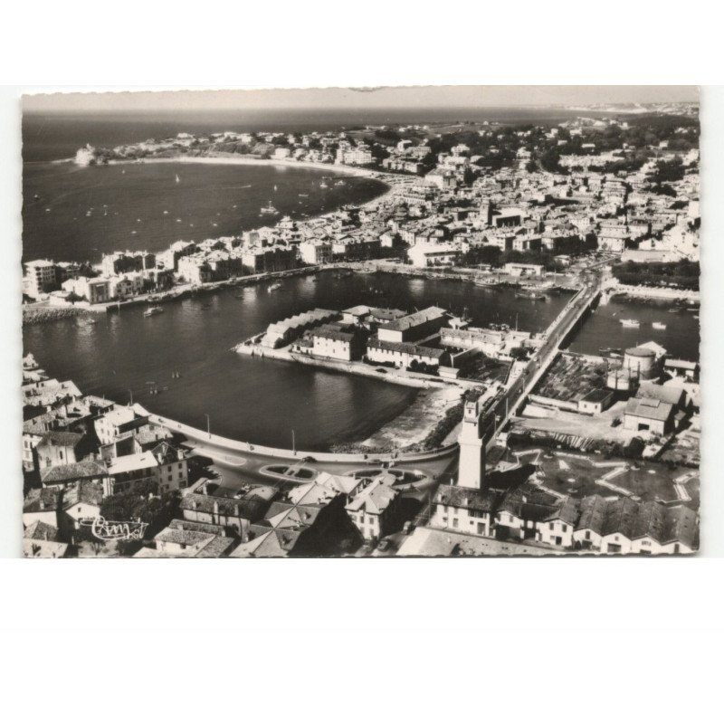 SAINT-JEAN-de-LUZ: le port et les recollezt vue aérienne 10x15 - très bon état