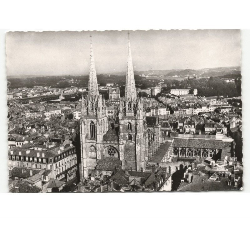 BAYONNE: la cathédrale le cloître vue aérienne 10x15 - très bon état