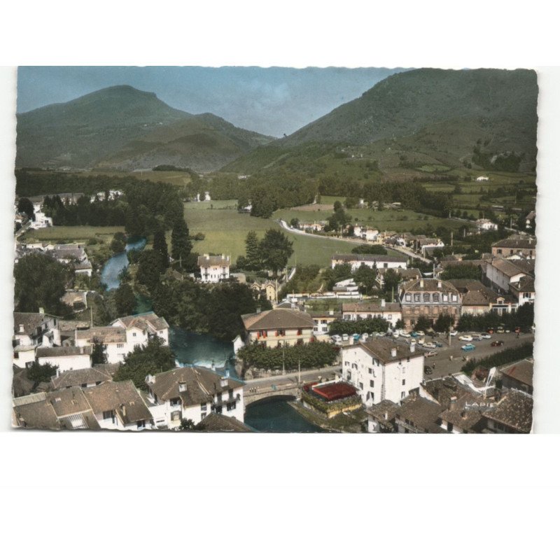 SAINT-JEAN-de-PIED-de-PORT: place du marché vallée de la nive au fond pic du jarra vue aérienne 10x15 - très bon état