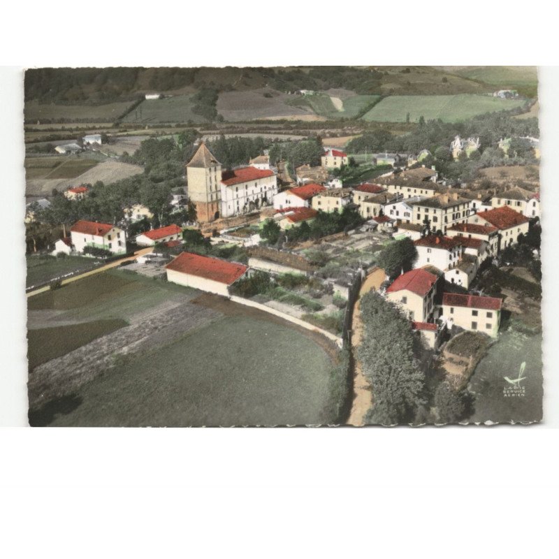SARE: l'église et le bourg vue aérienne 10x15 - très bon état