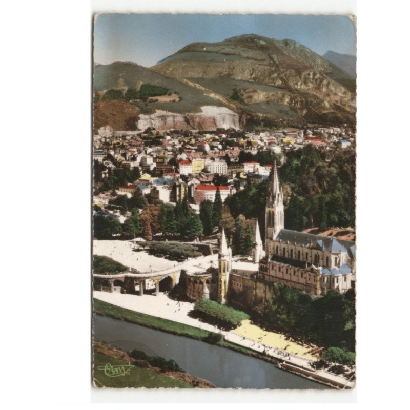 LOURDES: la basilique et le pic du Jer, hôtel panorama vue aérienne 10x15 - état