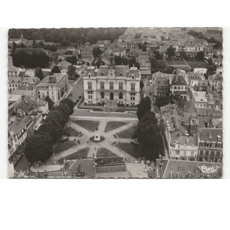 TARBES: hôtel de ville et place Jean-Jaurès vue aérienne 10x15 - très bon état