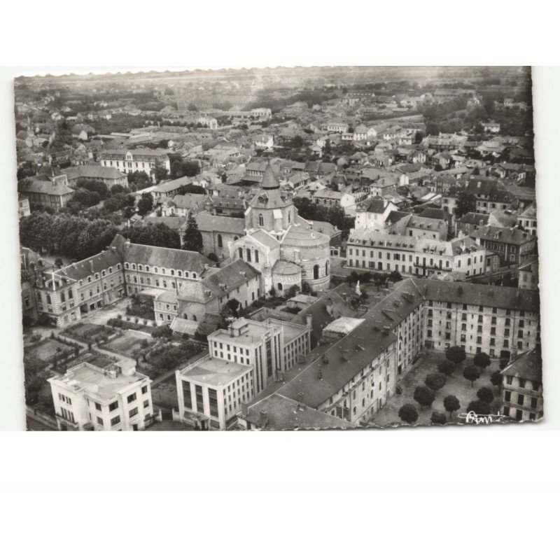 TARBES: préfecture cathédrale et cité rotchild vue aérienne 10x15 - très bon état
