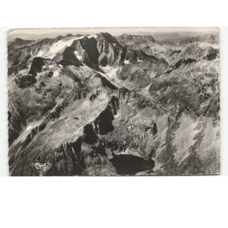environs de CAUTERETS: pic de vignemale, lac et pic d'estibaoute vue aérienne 10x15 - très bon état